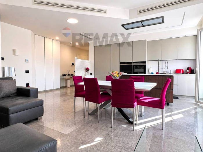 Appartamento quadrilocale in vendita in Via Mattia Preti, Vomero, Napoli