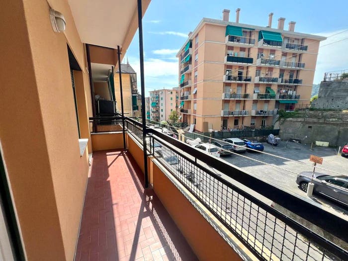 Appartamento bilocale in vendita in Via Enrico Hillyer Giglioli, Marassi, Genova
