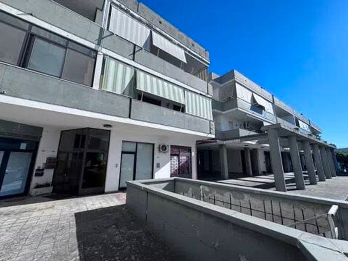 Appartamento trilocale in vendita in Via Taranto, Campi Salentina
