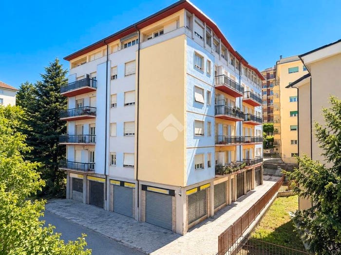 Appartamento quadrilocale in vendita in Viale della Croce Rossa, Torretta Torrione, L'Aquila