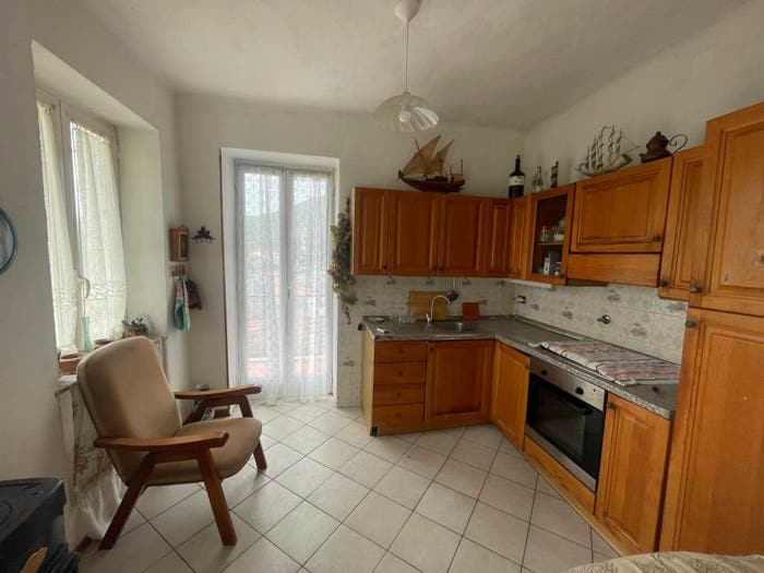Casa con 6 locali in vendita in Via Costa, Diano Evigno, Diano Arentino
