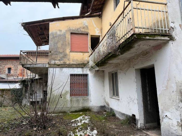 Appartamento con 5 locali in vendita in Via Dante Alighieri, Ciserano