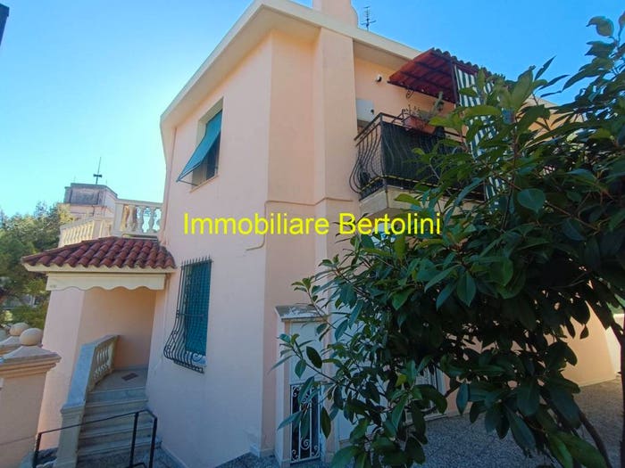 Casa trilocale in vendita in VIA VITTORIO VENETO, Porto Maurizio, Imperia