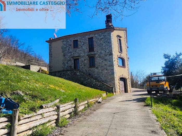 Casa con 6 locali in vendita in Piazzetta della Chiesa, Centro, Fortunago
