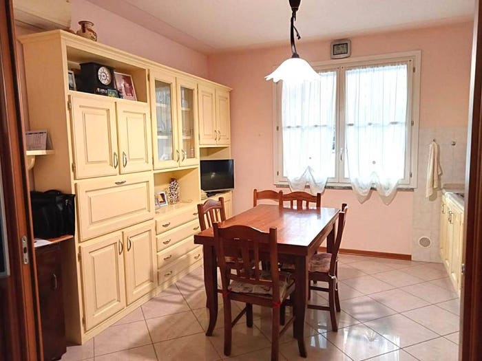 Appartamento con 5 locali in vendita in Serravalle Tinaia, Empoli