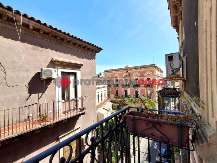 Appartamento quadrilocale in vendita in Via Francesco Crispi, Centro Storico, Catania