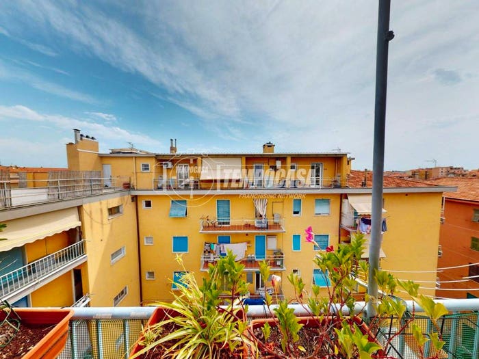 Appartamento trilocale in vendita in Via dottor Niccolari, Centro, Albenga