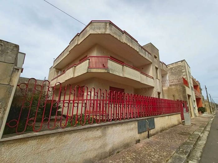 Appartamento trilocale in vendita in Via Volta, Castrignano de' Greci