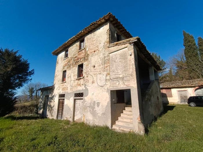 Casa con 6 locali in vendita in Città di Castello