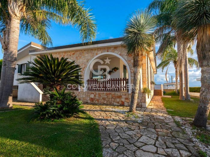 Casa con 6 locali in vendita in Via Salvo D'acquisto, Centro, Racale