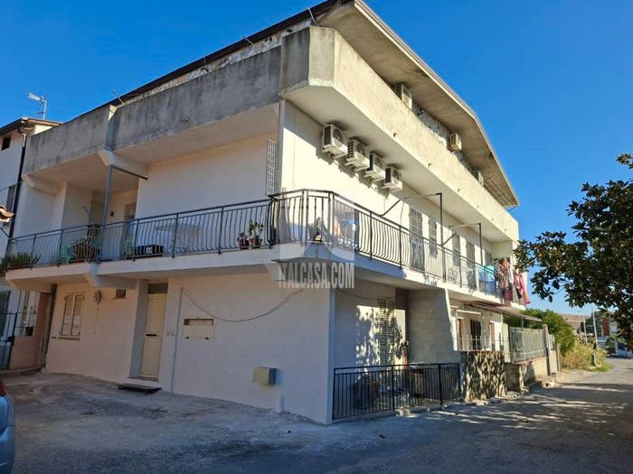 Appartamento trilocale in vendita in Via Casabona, Zona Capo Rizzuto Apriglianello Papanice, Crotone