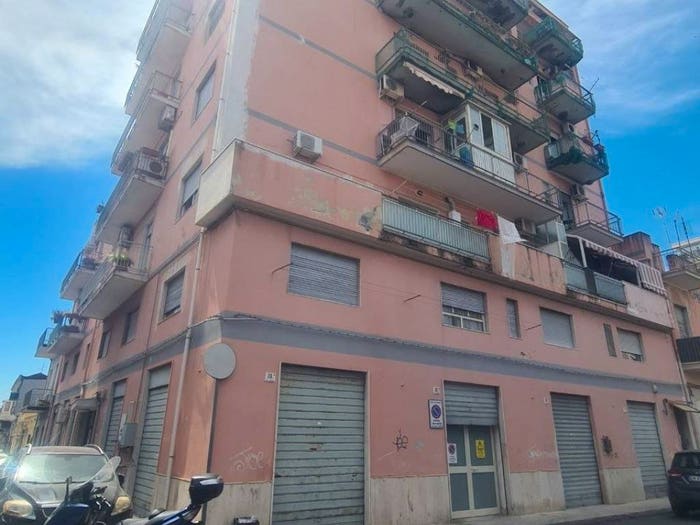 Appartamento con 6 locali in vendita in Via Wrzì, Picanello, Catania