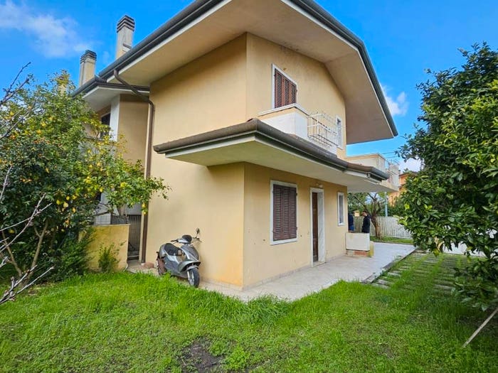 Casa quadrilocale in vendita in Via dei Cipressi, Cinquale, Montignoso