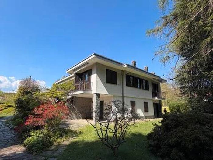 Casa con 6 locali in vendita in Centro, Borgomanero