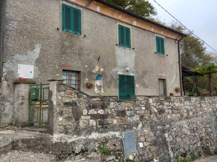 Casa con 6 locali in vendita in Minucciano