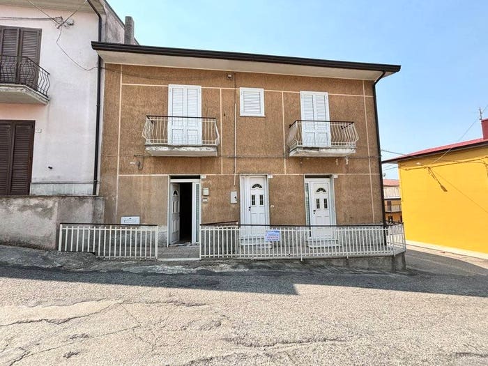 Casa con 6 locali in vendita in Via Napoli, Centro, Montecalvo Irpino
