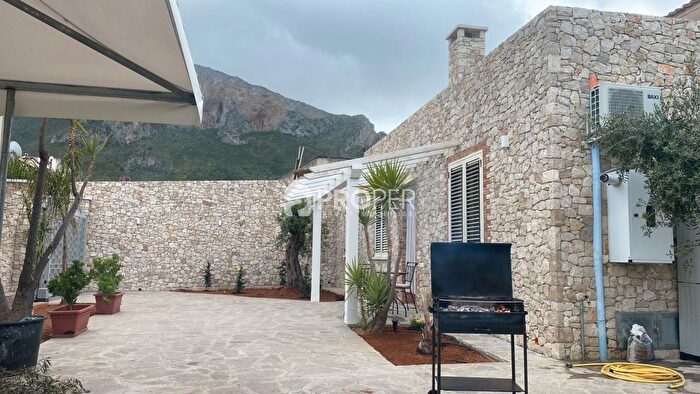 Casa con 5 locali in vendita in Terrasini