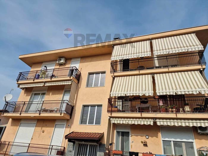 Appartamento trilocale in vendita in Via Garibaldi, Centro, Ferno