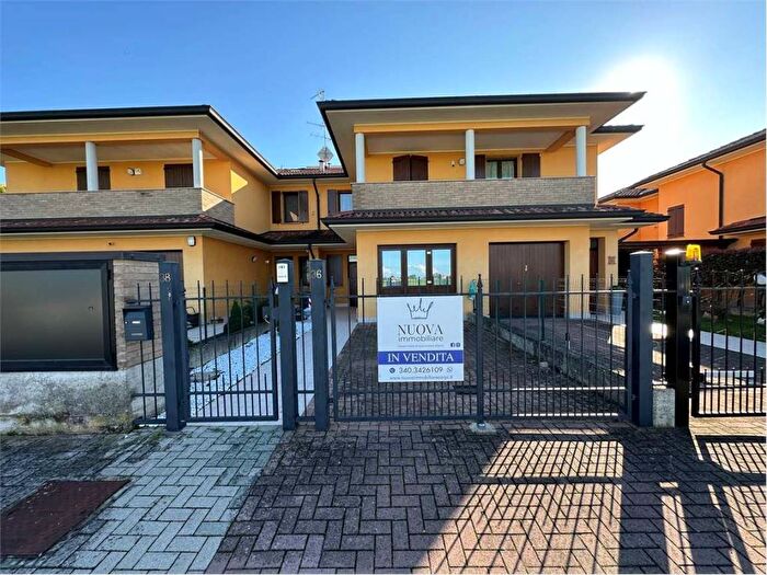 Appartamento quadrilocale in vendita in Via Vallisneri, Reggiolo