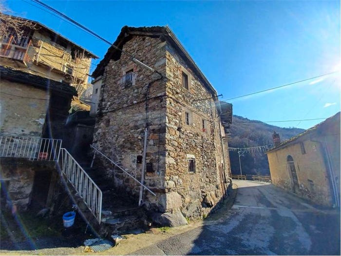 Appartamento trilocale in vendita in Perloz