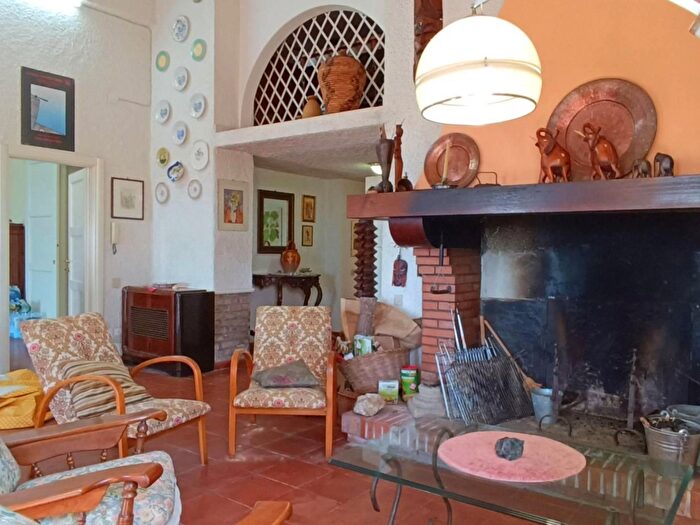 Casa con 5 locali in vendita in Via E Pezzi, Collevecchio