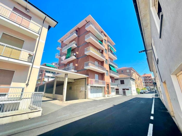 Appartamento bilocale in vendita in Via Nazario Sauro, Borgo Piave Corso Europa Zona Ferrero, Alba