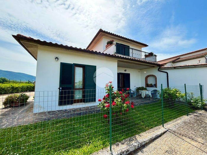 Casa con 6 locali in vendita in VOCABOLO SAN VITO, Calvi dell'Umbria
