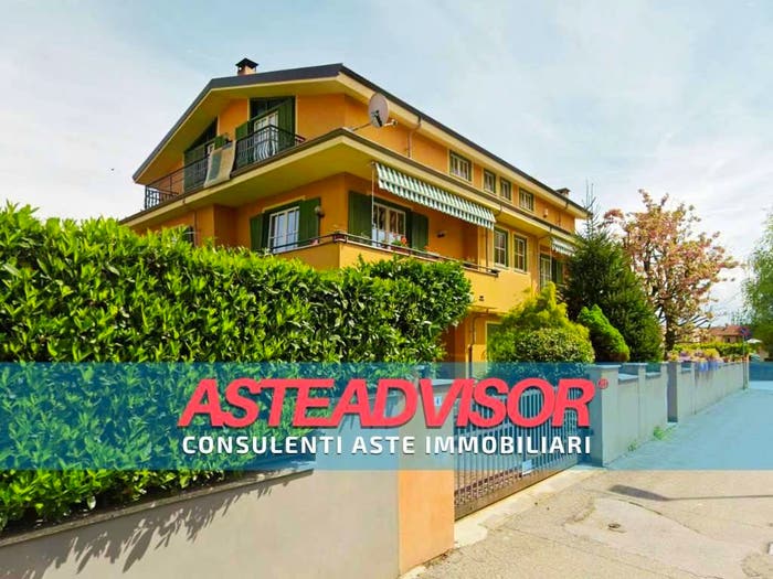 Casa con 6 locali in vendita in Via Bra, Centro, Caraglio