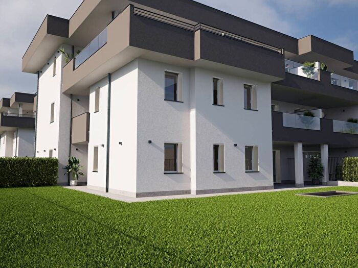 Appartamento quadrilocale in vendita in Via Sant'Ambrogio, Centro, Parabiago