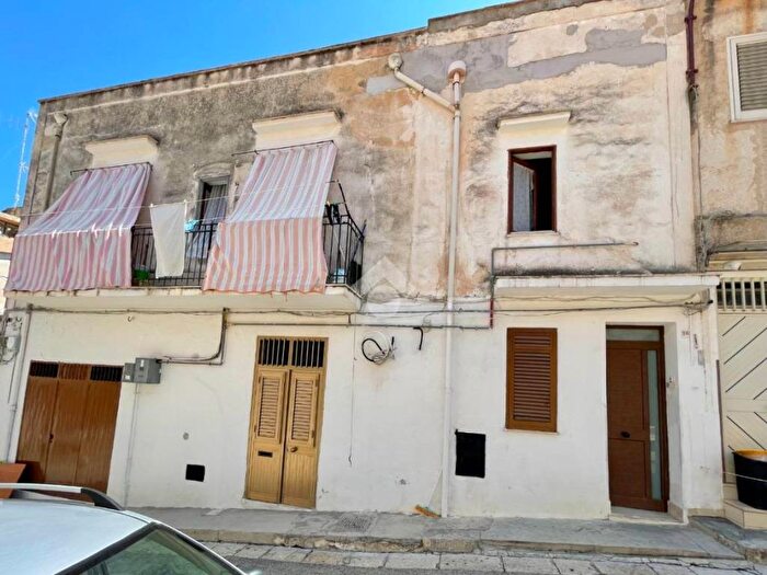 Casa quadrilocale in vendita in Via Ventimiglia, Centro, Castellammare del Golfo