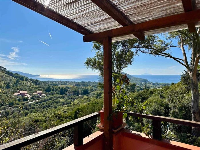 Casa con 6 locali in vendita in Lacona, Capoliveri