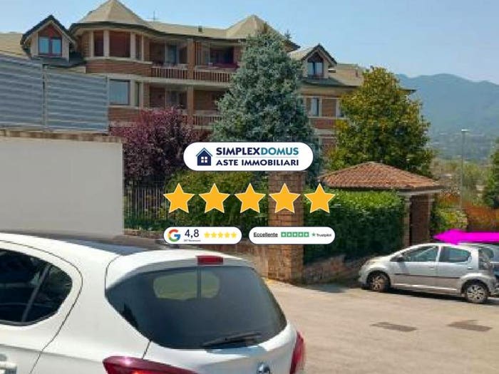 Appartamento con 6 locali in vendita in Via Augusto Guerriero, A Annarumma A Gasperi F Tedesco, Avellino