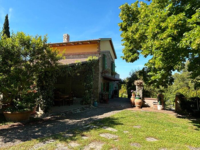 Casa con 6 locali in vendita in Via Sant'Antonio, Orciatico, Lajatico