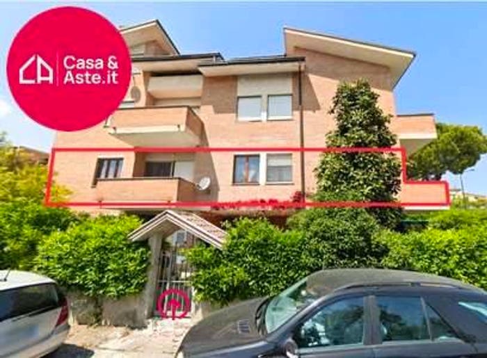 Appartamento con 6 locali in vendita in Via Isaia Billè, Centro, Fermo