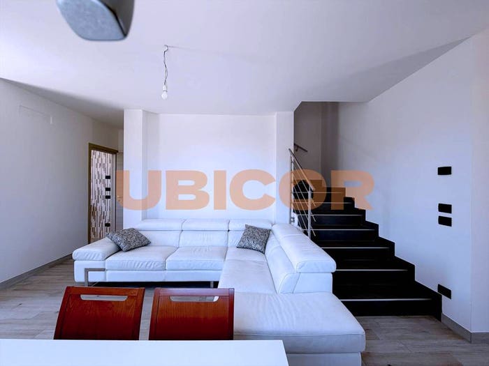 Casa con 6 locali in vendita in Agna