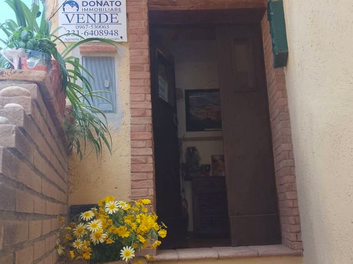 Appartamento trilocale in vendita in Via Adamo, Centro, Badolato