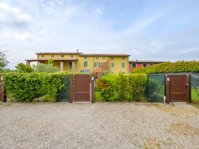 Casa con 6 locali in vendita in Strada Angelica, San Prospero, Parma
