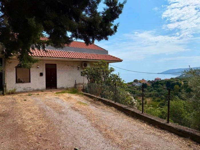 Casa con 6 locali in vendita in Strada Statale RandazzoCapo d'Orlando, Capo d'Orlando