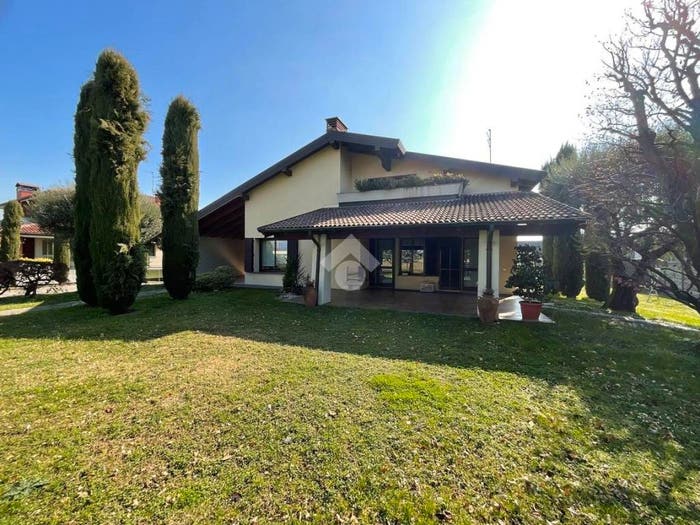 Casa con 6 locali in vendita in Via Sforzatica, Lallio
