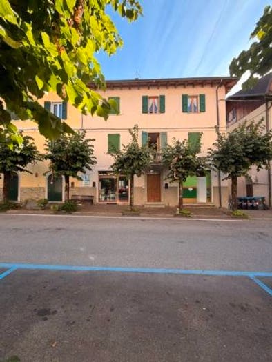 Casa con 6 locali in vendita in Via Novembre, Centro, Lizzano in Belvedere
