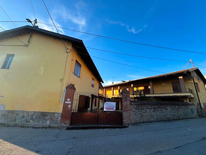 Casa con 6 locali in vendita in Via Alba, Centro, Diano d'Alba