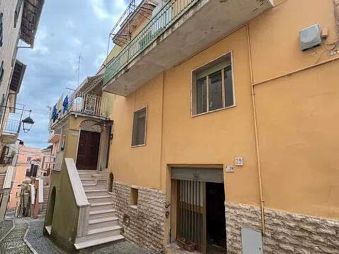 Appartamento con 6 locali in vendita in Via Fratelli Bandiera, Centro, Priverno
