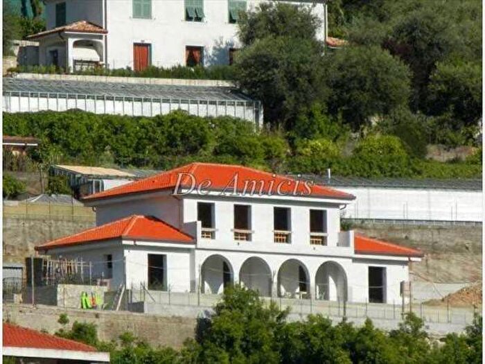Casa con 6 locali in vendita in Centro, Camporosso