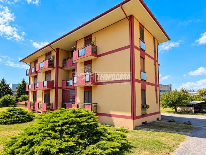 Appartamento trilocale in vendita in Via Valsesia, Centro, Momo
