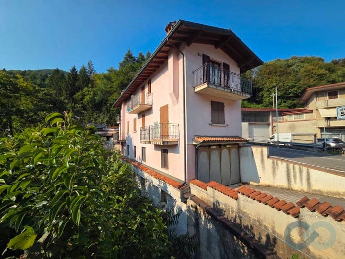 Casa con 5 locali in vendita in Vallio Terme