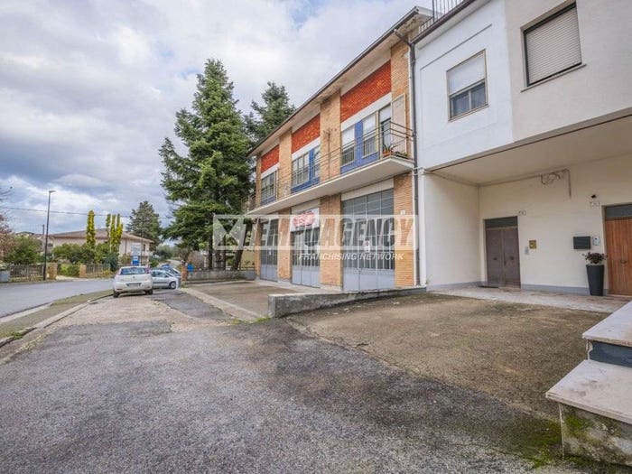 Casa con 5 locali in vendita in Via Castellano, Centro, Petriolo