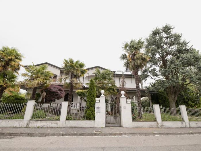 Casa con 6 locali in vendita in Via Ruggero Leoncavallo, Centro, Lainate