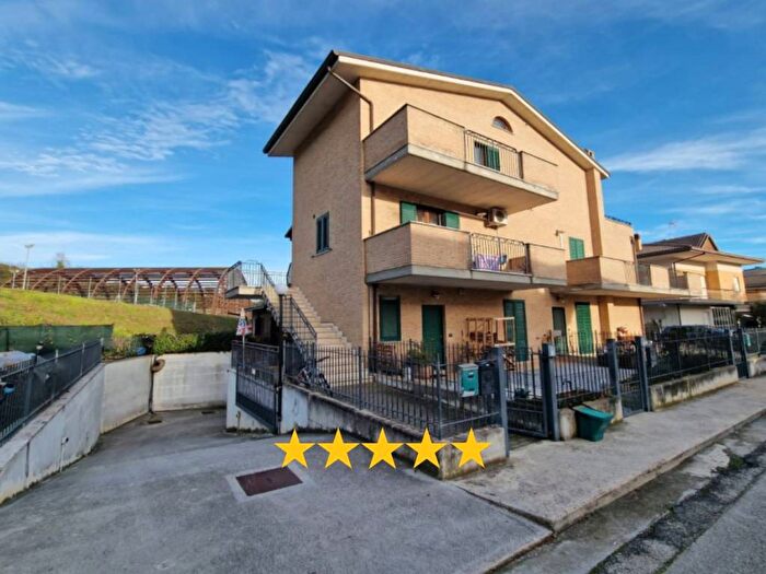 Appartamento con 5 locali in vendita in Aldo Moro, Rubbianello, Monterubbiano