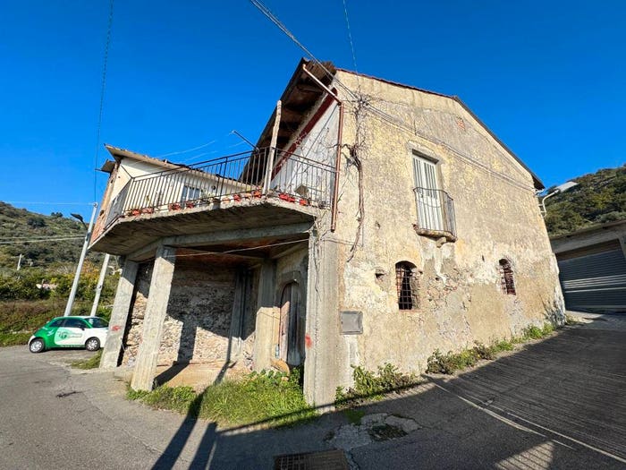 Casa quadrilocale in vendita in Via Botte, Savoca