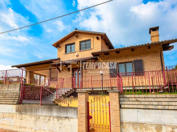 Casa con 6 locali in vendita in Strada REGIONE SAN DALMAZZO A, Rivalba